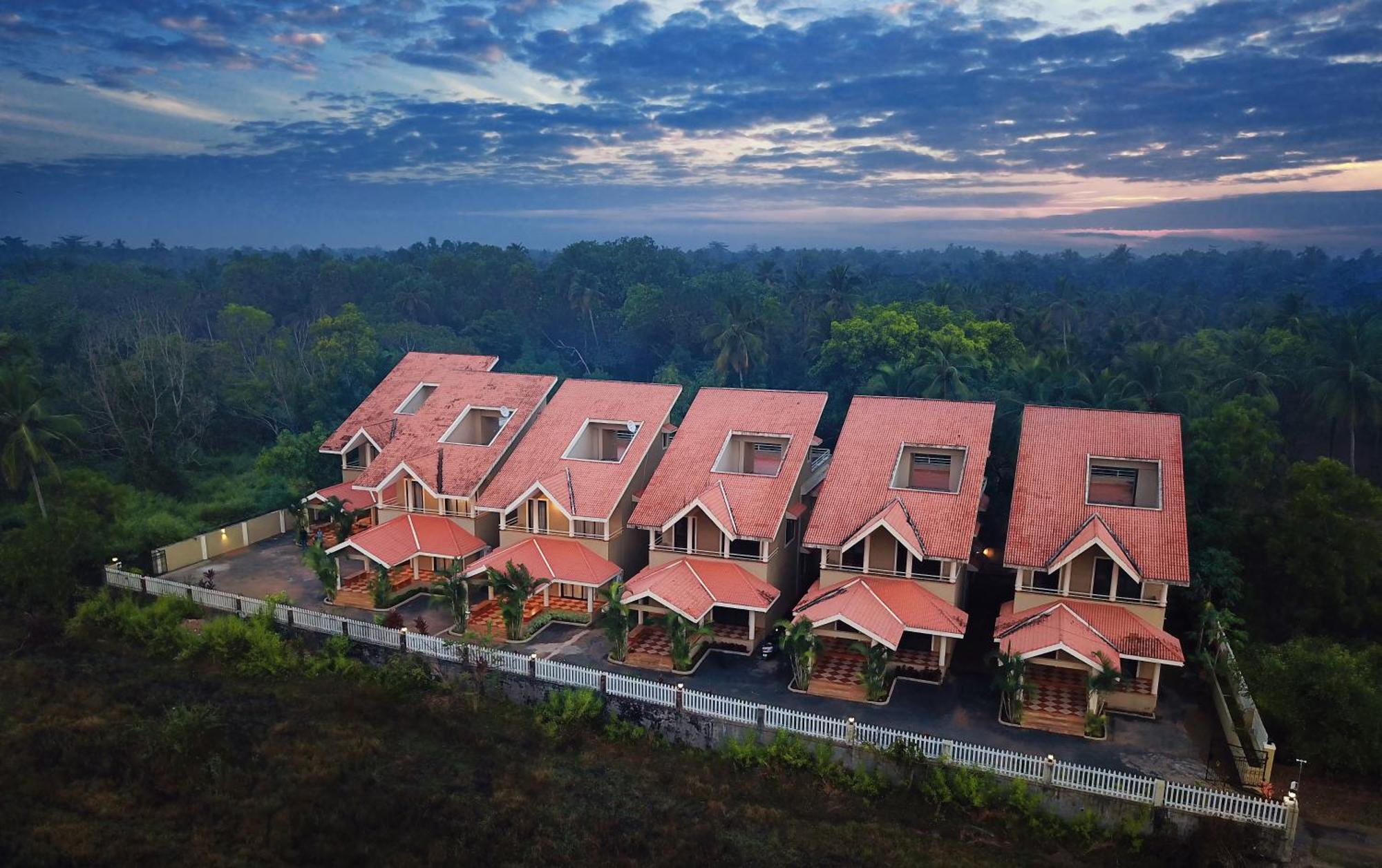 Treehouse Blue Hotel & Villas Colva Exterior photo