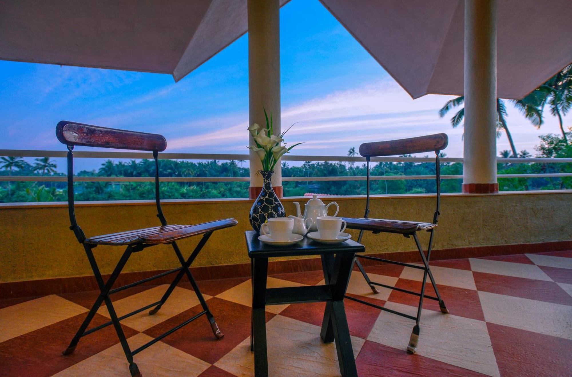 Treehouse Blue Hotel & Villas Colva Exterior photo