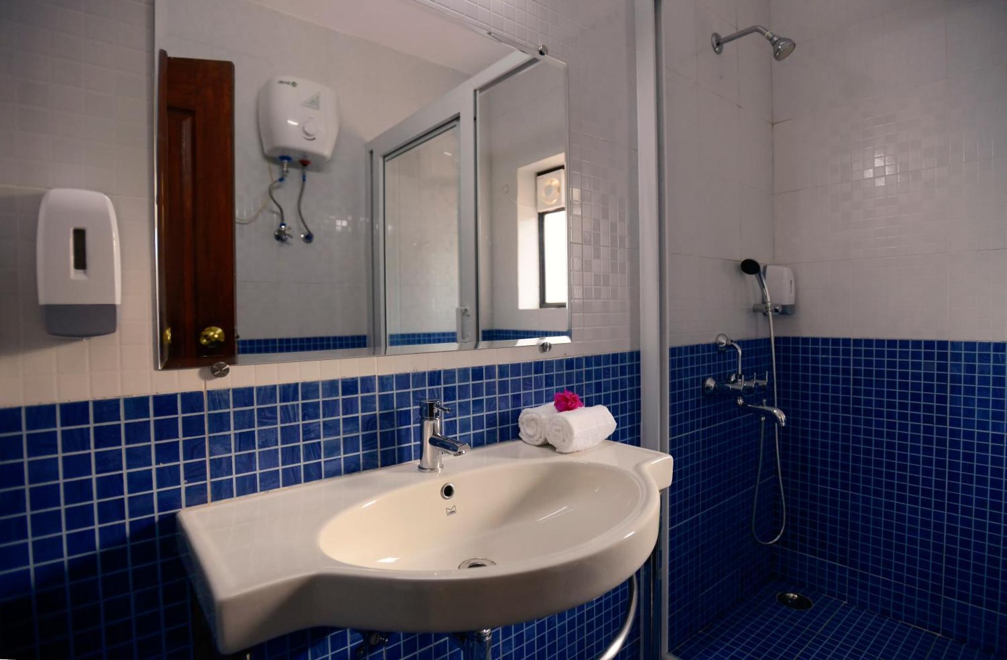 Treehouse Blue Hotel & Villas Colva Exterior photo