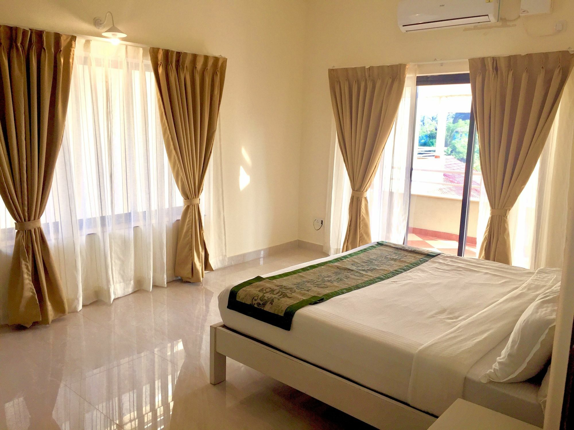 Treehouse Blue Hotel & Villas Colva Exterior photo