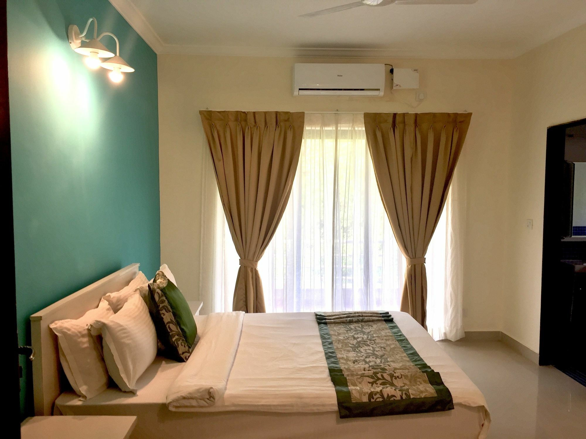 Treehouse Blue Hotel & Villas Colva Exterior photo
